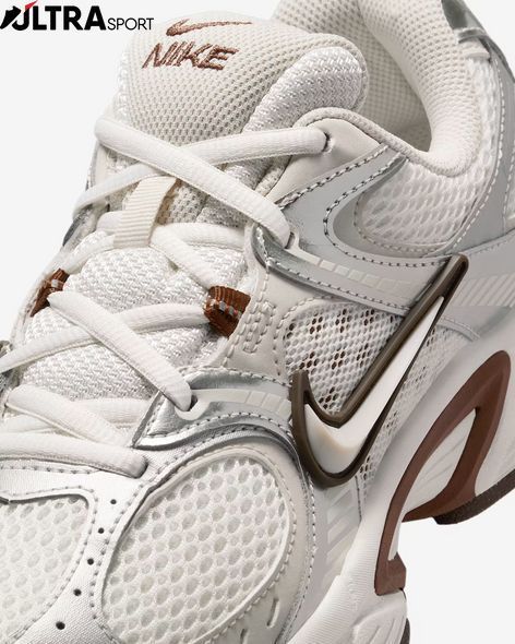 Кросівки жіночі Nike W NIKE V5 RNR HQ7901-102 ціна
