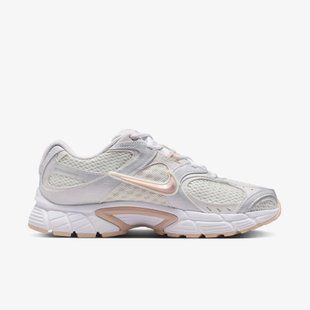 Жіночі кросівки NIKE W V5 RNR HQ7901-110 ціна