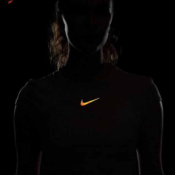 Футболка жіноча Nike Dri-Fit Adv Run Division DX0199-536 ціна